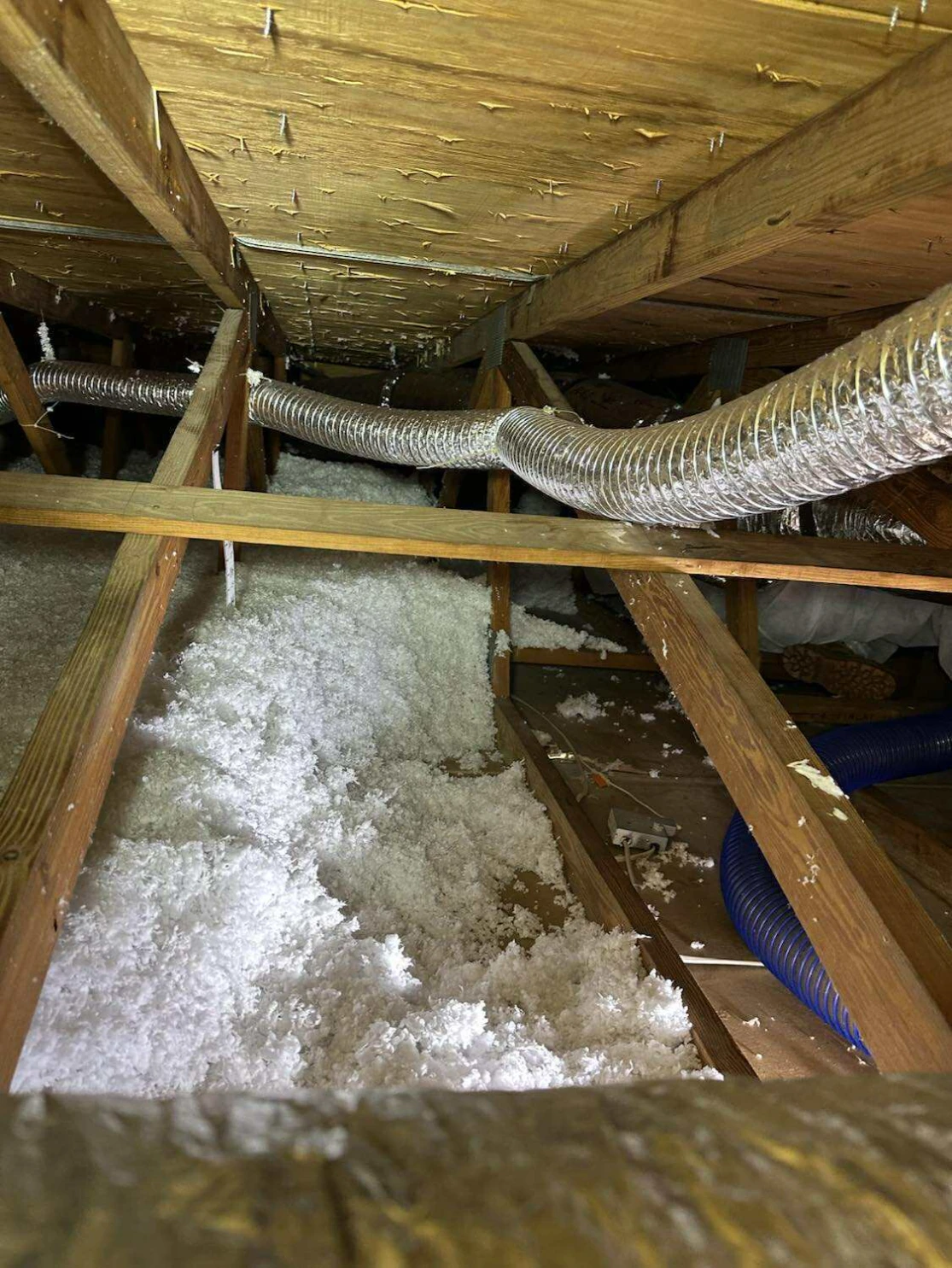 What Type of Insulation Replacement Works Best for Older Wellington, FL Homes With Serious Air Leak Issues?